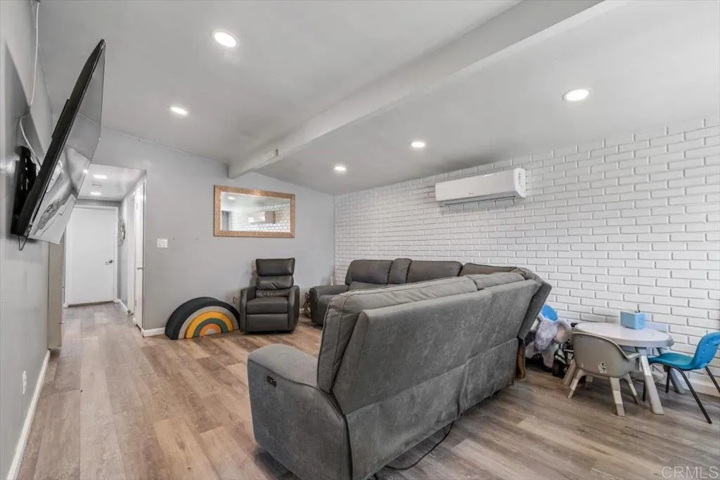 https://cdn.realtyfeed.com/cdn/127/306556108/444f7a3463949c23dcb07a8f7d8357b7.webp