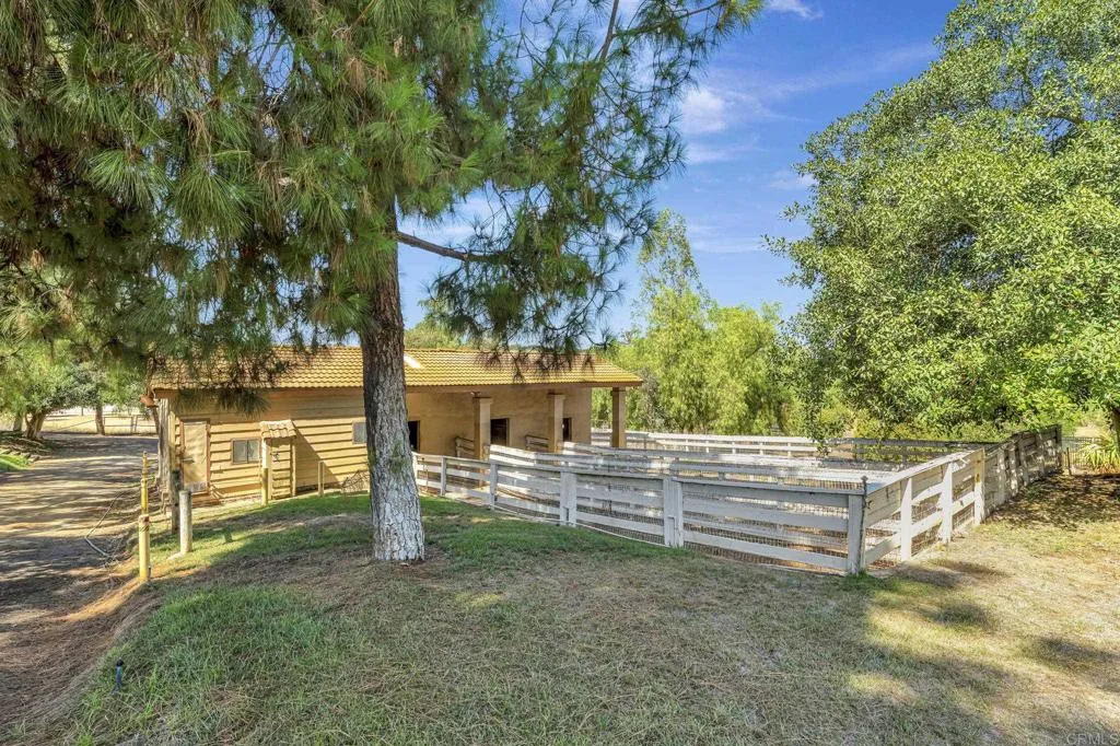 https://cdn.realtyfeed.com/cdn/127/306556109/21cf3fc91592d02037e5a125421bf652.webp
