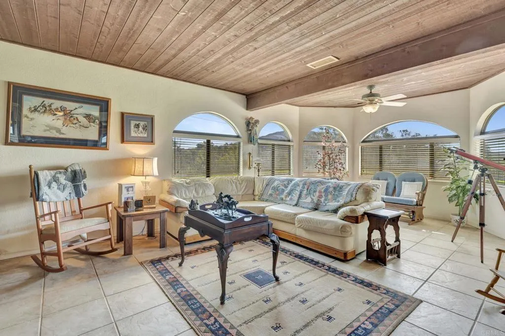 https://cdn.realtyfeed.com/cdn/127/306556109/6ebeefdaceb1f88a9411765b4b3457d6.webp