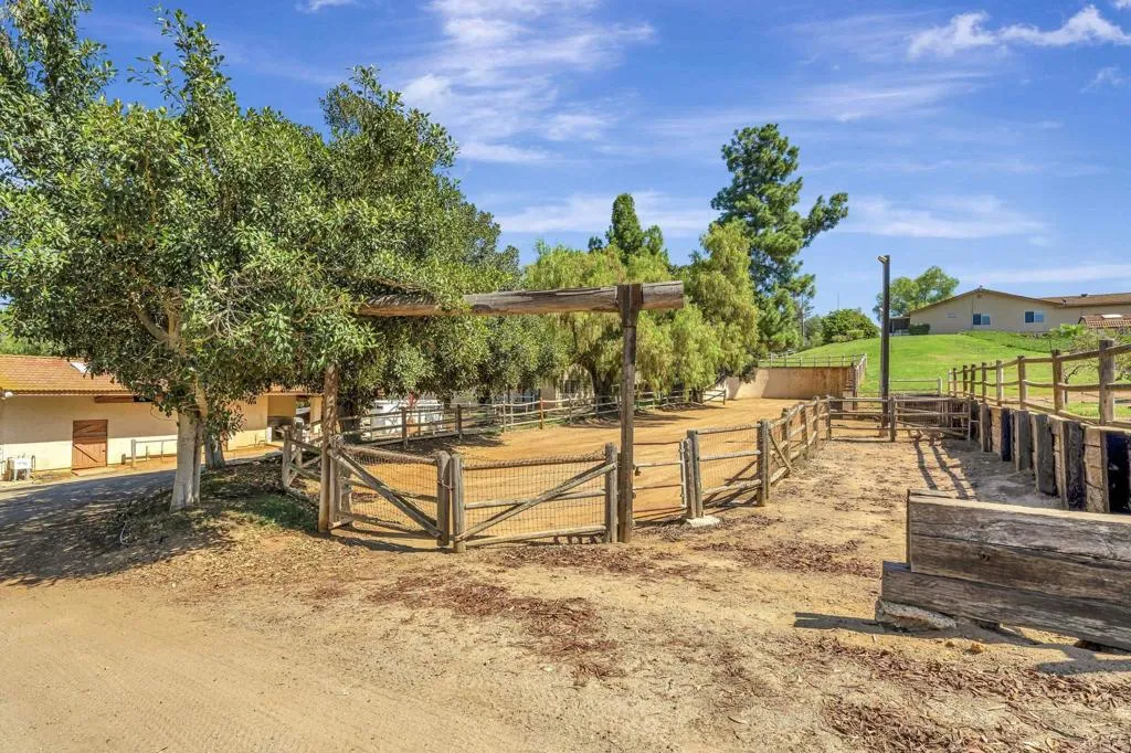 https://cdn.realtyfeed.com/cdn/127/306556109/8200f31b458f8f3bdc4503789b75529d.webp