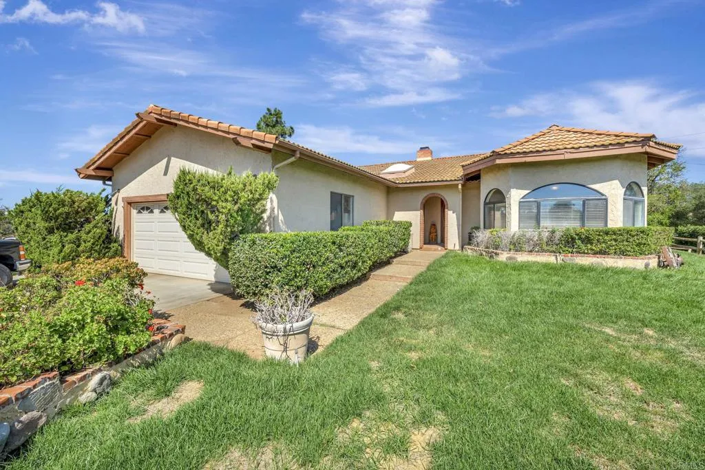 https://cdn.realtyfeed.com/cdn/127/306556109/ce9eed40f1cc1fee0b312c6184ef6b69.webp