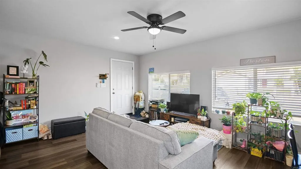 https://cdn.realtyfeed.com/cdn/127/306556144/87276e7b68ff8a388455f403a624c163.webp