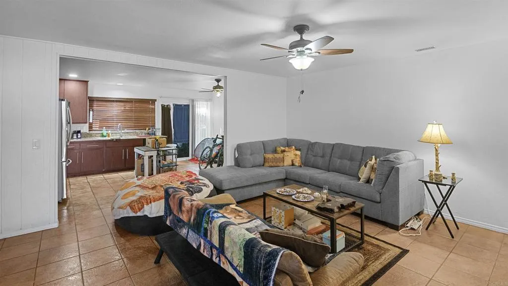 https://cdn.realtyfeed.com/cdn/127/306556144/ebde70e9da6ed566de0b9be7ca5cf23d.webp