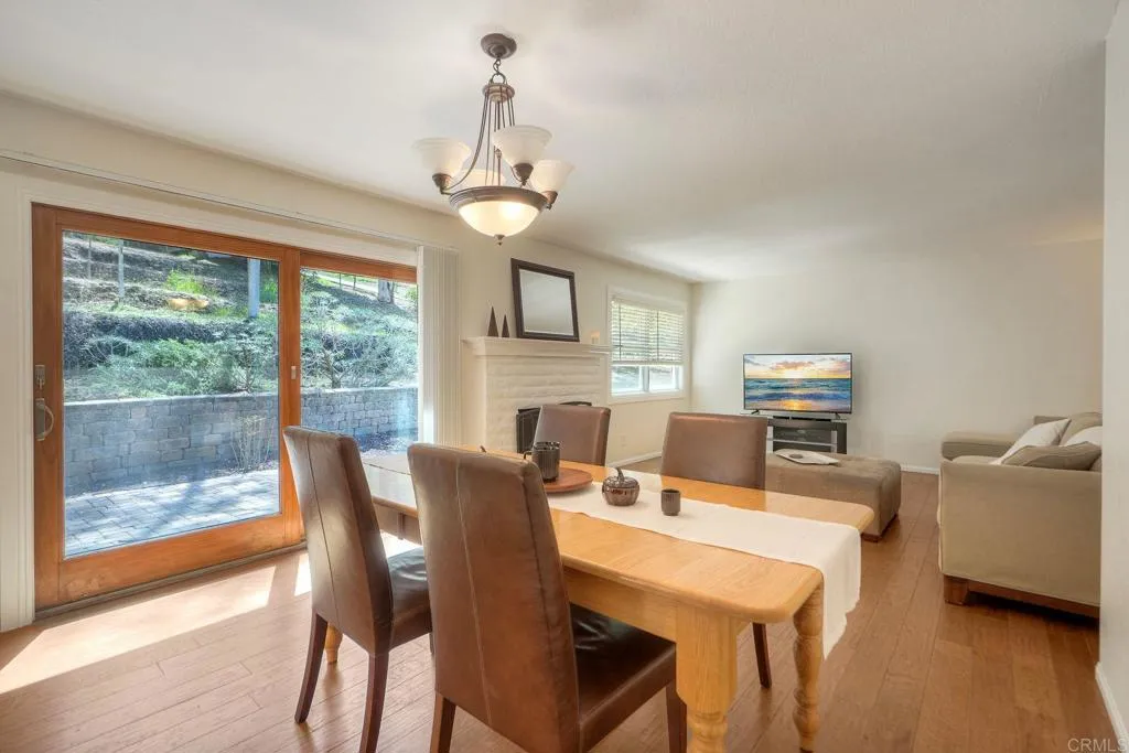 https://cdn.realtyfeed.com/cdn/127/306556156/1c4fd5964cb96cfde556caa31bf8ea06.webp