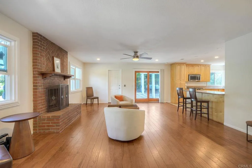 https://cdn.realtyfeed.com/cdn/127/306556156/31d281ad7be95576219fe034a9d0b4c1.webp