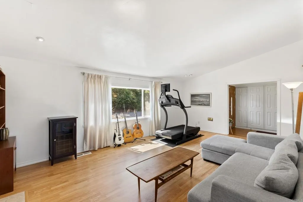 https://cdn.realtyfeed.com/cdn/127/306556218/03f6cbd928f08ca848b91532c5f0dac2.webp