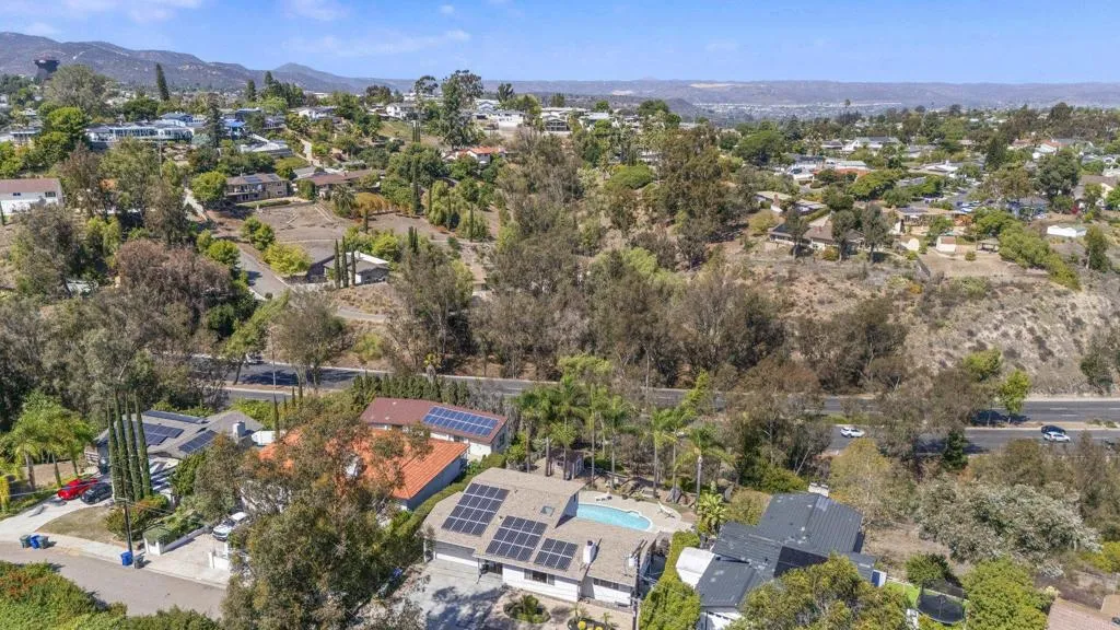 https://cdn.realtyfeed.com/cdn/127/306556218/1845a3f32e227e4161a5e59b045eefb4.webp