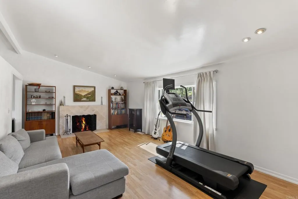 https://cdn.realtyfeed.com/cdn/127/306556218/abcd74faaaeb07e54833d9efed2aa1c9.webp