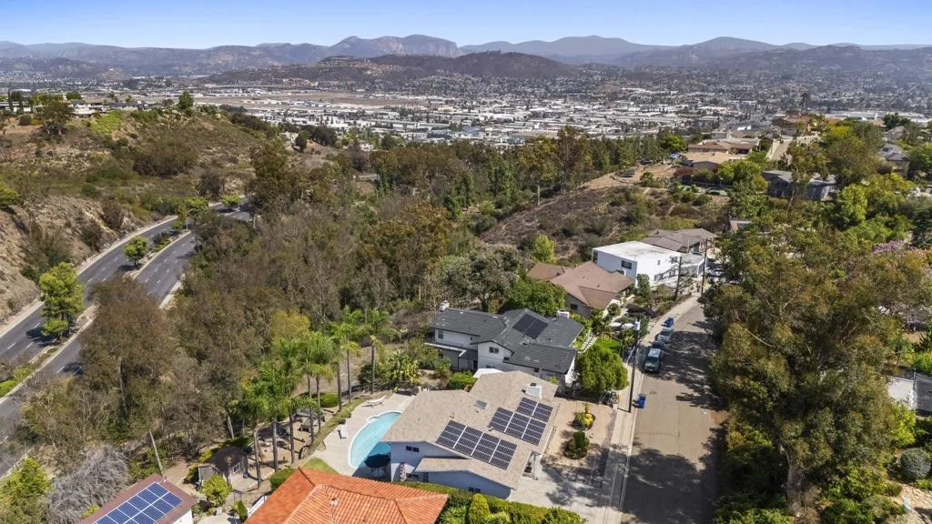 https://cdn.realtyfeed.com/cdn/127/306556218/cc3fb105a4f202c755f77d4246846a3f.webp