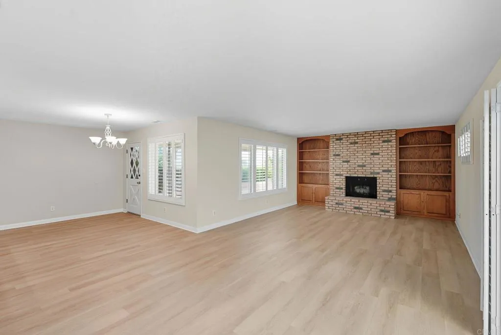 https://cdn.realtyfeed.com/cdn/127/306556299/bbc3f5a6ddb90cb41bd7eb7d713ba2ce.webp