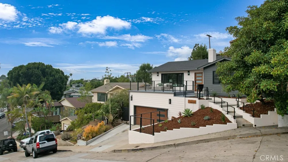 https://cdn.realtyfeed.com/cdn/127/306556306/56a55ab654d0a6ec8ef1f2a0e83f1a38.webp