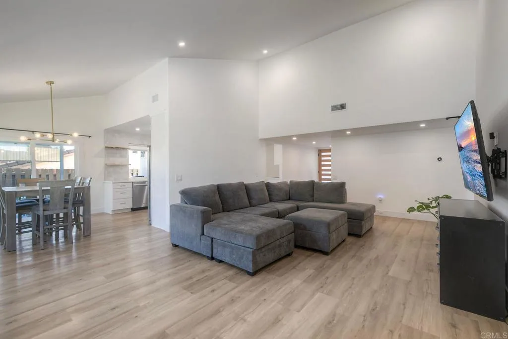 https://cdn.realtyfeed.com/cdn/127/306556316/172163577d4cdf651eccf3330b97cafb.webp