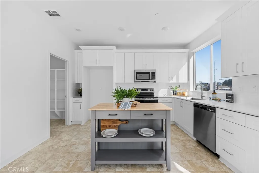 North Hills, CA 91343