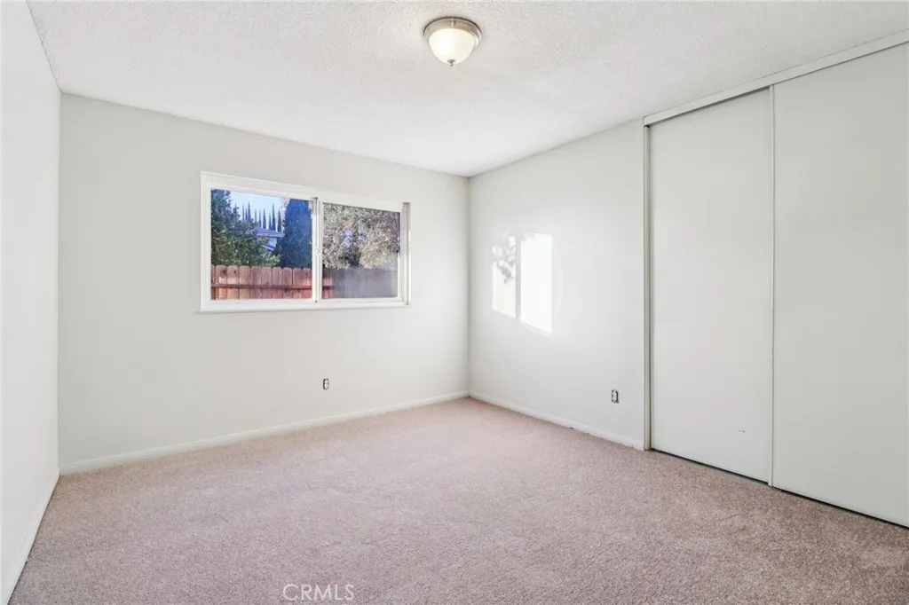 https://cdn.realtyfeed.com/cdn/127/306556487/906f79ab99b6b706f27836430b858168.webp
