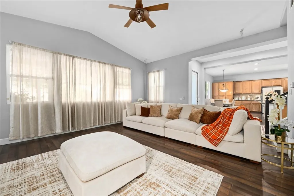 https://cdn.realtyfeed.com/cdn/127/306556493/39a0c7f46c60560a0cb31e9d9a5877bb.webp