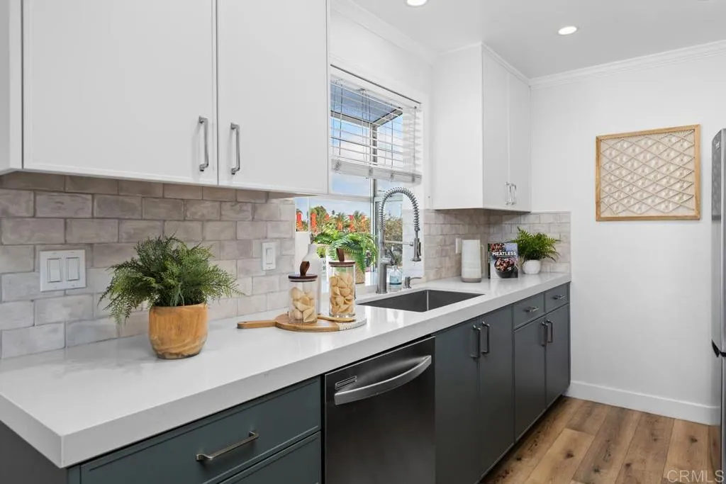 https://cdn.realtyfeed.com/cdn/127/306556523/49fcb8e5570a99cb912188444f7f190f.webp