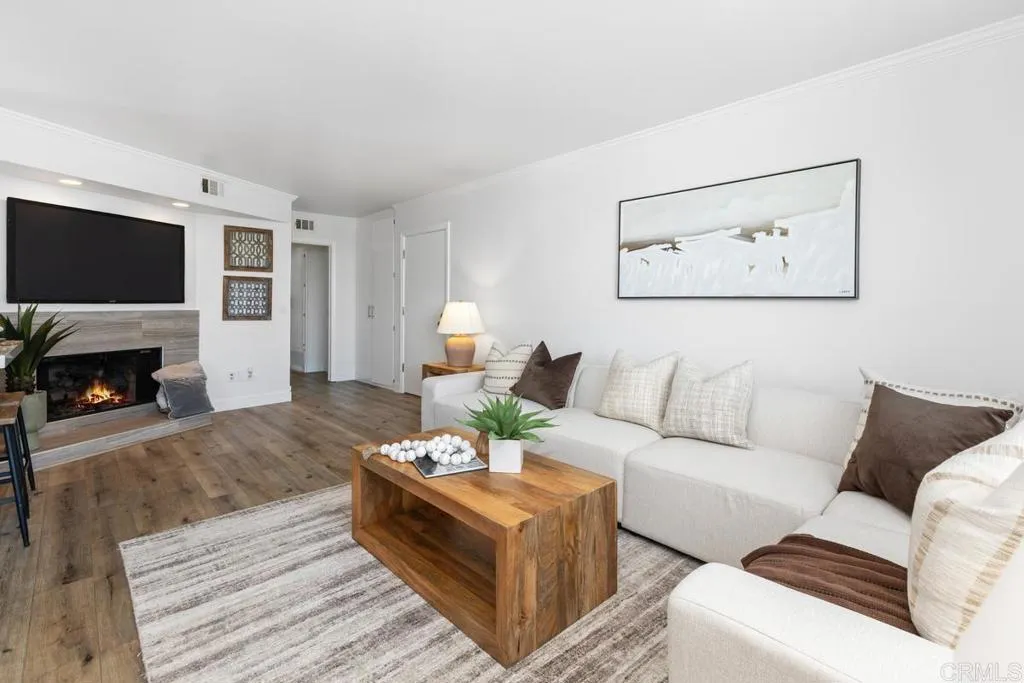 https://cdn.realtyfeed.com/cdn/127/306556523/8f0f01f88dd284c7ccf04e6726f15067.webp