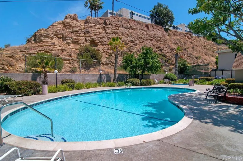 https://cdn.realtyfeed.com/cdn/127/306556523/e85de12adc0ec46cc207e6476d09a74d.webp