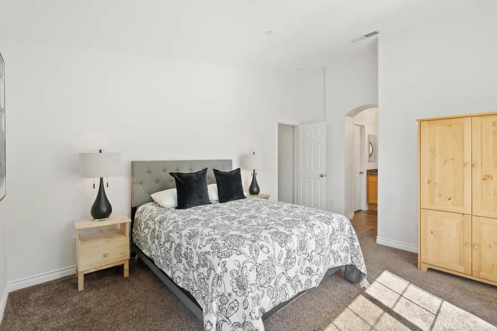 https://cdn.realtyfeed.com/cdn/127/306556539/08c26d0187762a9f6b2db141fb65b5f7.webp