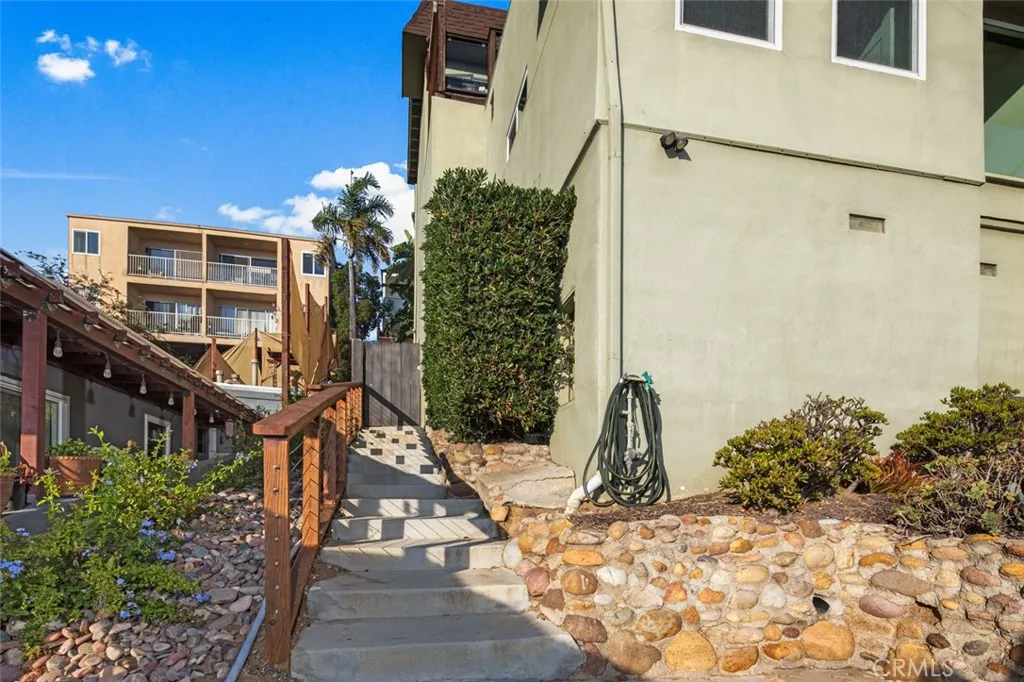 https://cdn.realtyfeed.com/cdn/127/306556586/0968a5813b69b7f87746325d237ed93c.webp