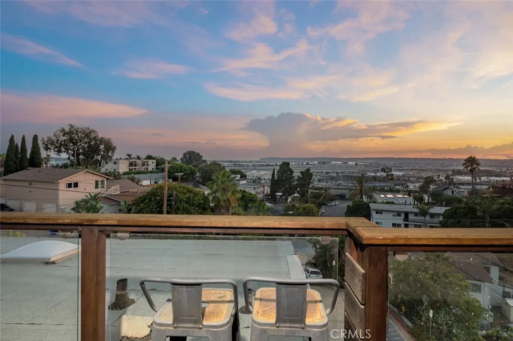 https://cdn.realtyfeed.com/cdn/127/306556586/466514bacb9ca4be76c268600ecdb3f9.webp