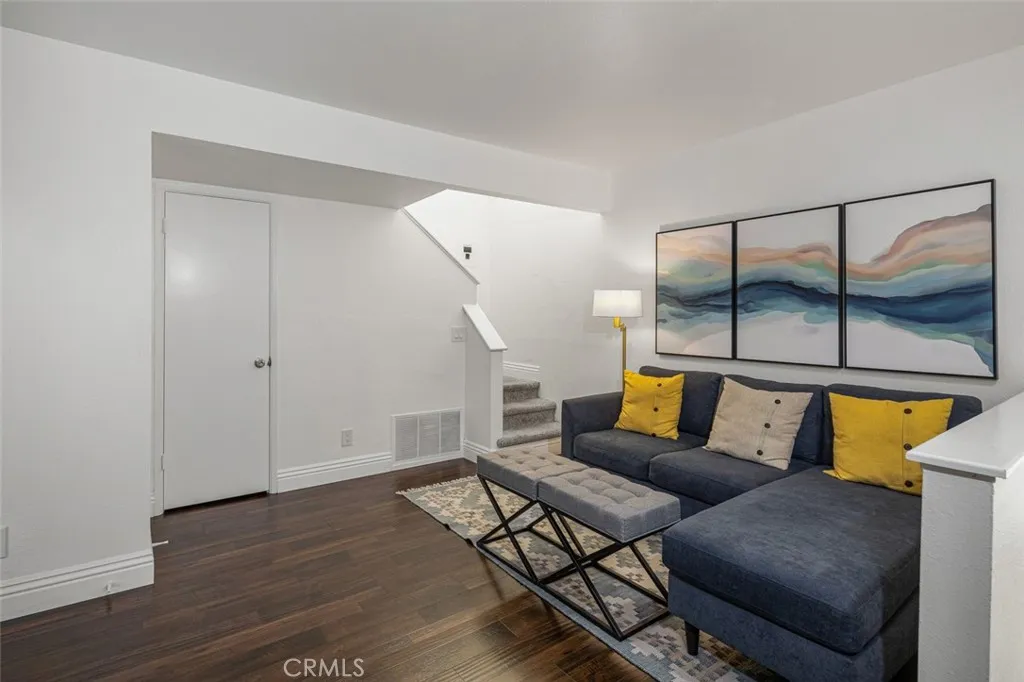 https://cdn.realtyfeed.com/cdn/127/306556586/7e9fdcbdaa8191b5f1a87d4d92f68605.webp