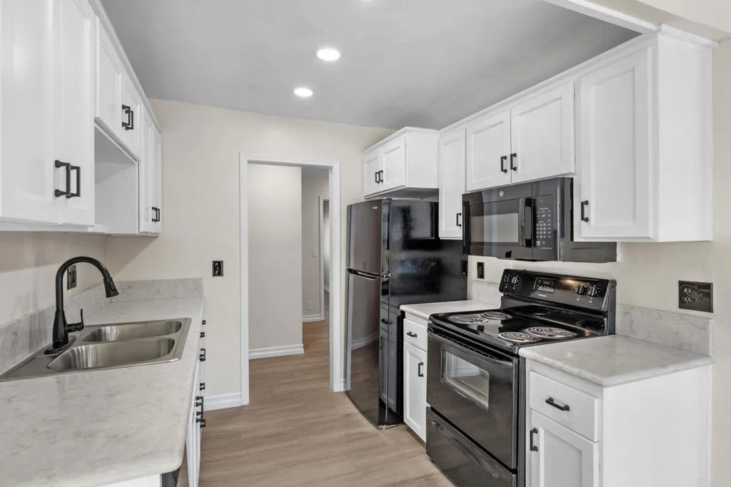 https://cdn.realtyfeed.com/cdn/127/306556600/7705d742b13ad996198f1239a0959789.webp
