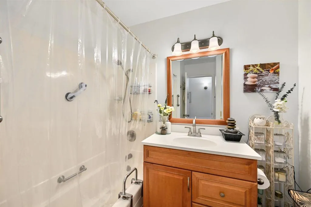 https://cdn.realtyfeed.com/cdn/127/306556611/570d3fb68f34c793df6ff1bad00e5cd9.webp
