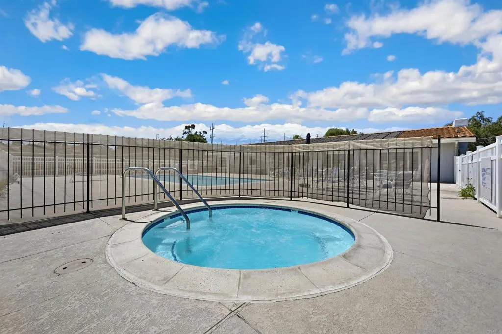 https://cdn.realtyfeed.com/cdn/127/306556611/5c623c3dc036eaf9d0cc34f36680bfbf.webp
