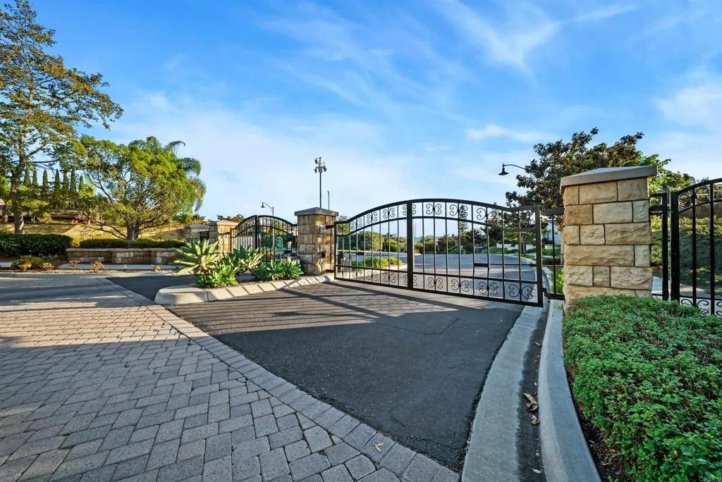 https://cdn.realtyfeed.com/cdn/127/306556694/18c763b6b74ed3fbefd117bbc971f5ed.webp