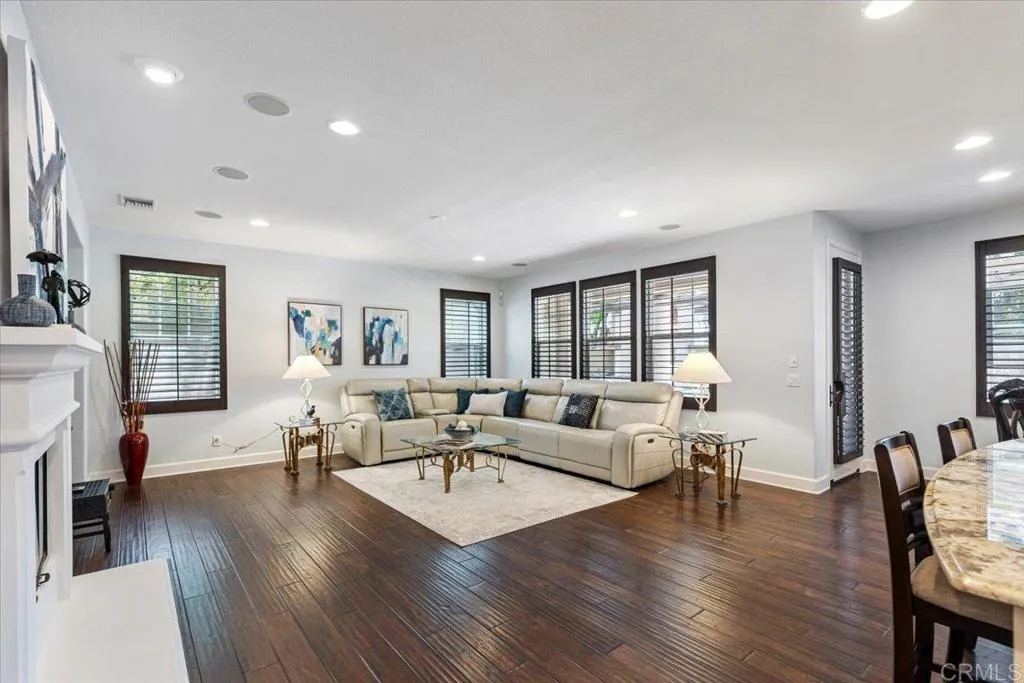 https://cdn.realtyfeed.com/cdn/127/306556694/6df8aeebbbbb8612fb7d0883f70ceee1.webp