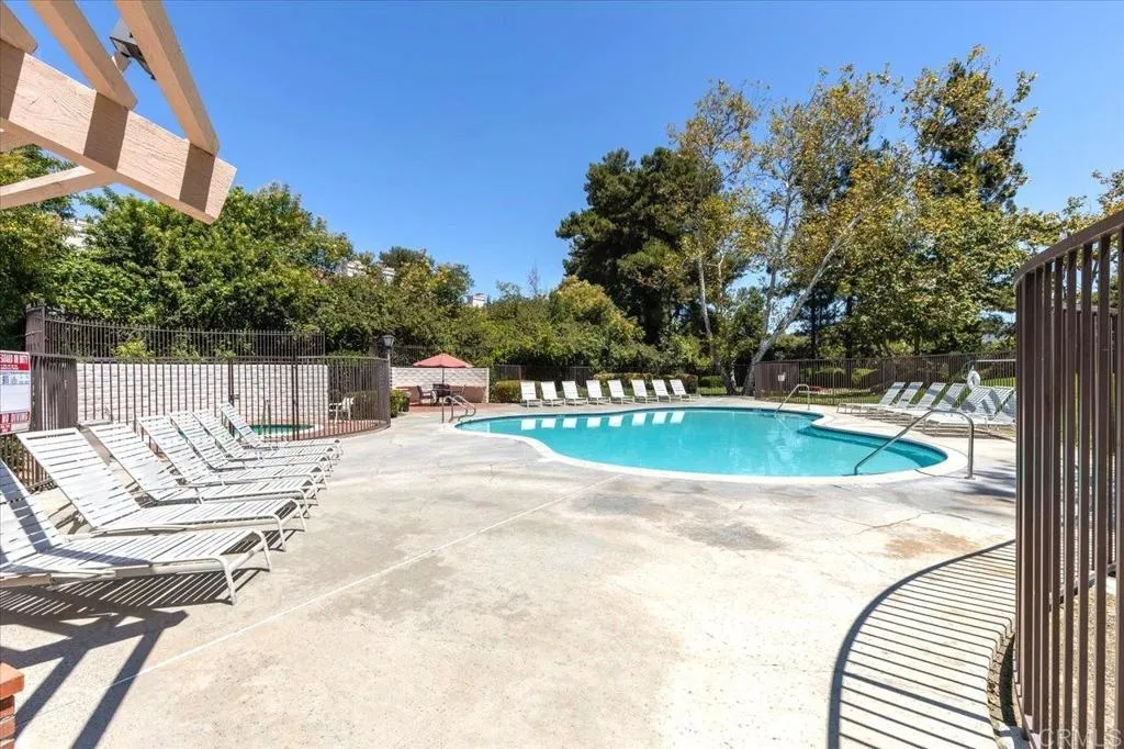 https://cdn.realtyfeed.com/cdn/127/306556703/18f833b79da84ed864640e5717b9eae3.webp