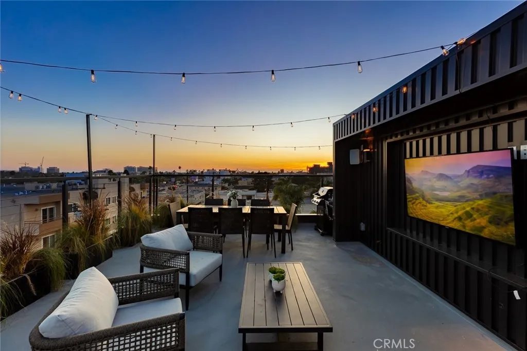 Los Angeles, CA 90066