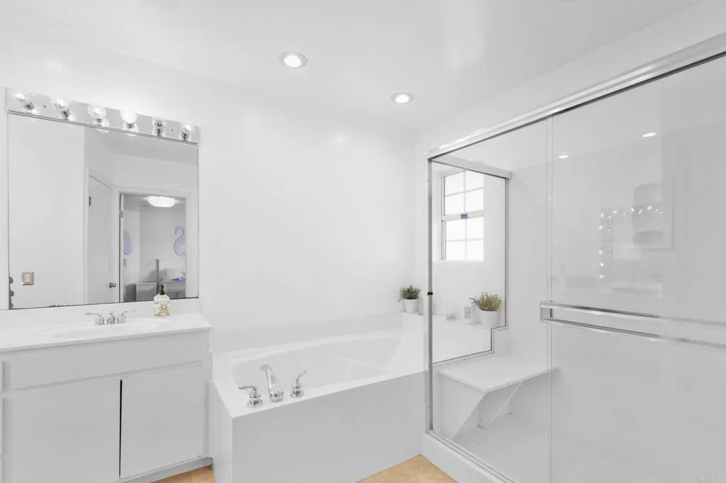 https://cdn.realtyfeed.com/cdn/127/306556814/e8e4609bedb98b5782ca4f03f26d8377.webp