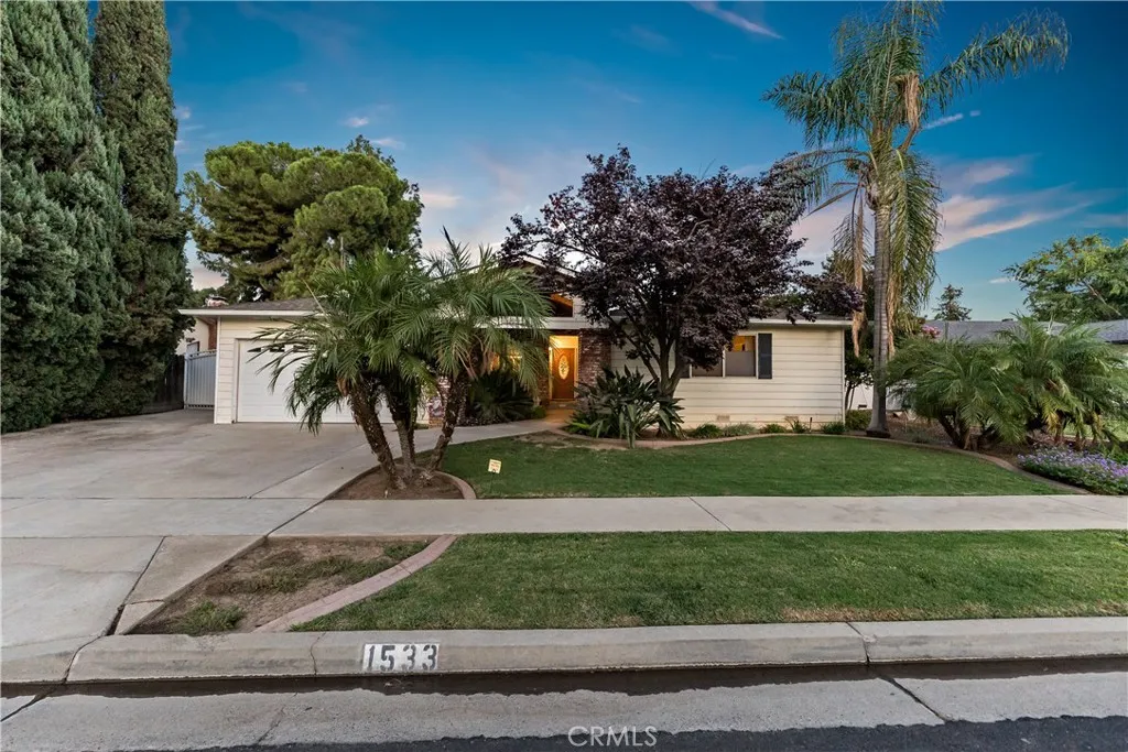 1533 Sunnyside Avenue, Clovis, CA 93611