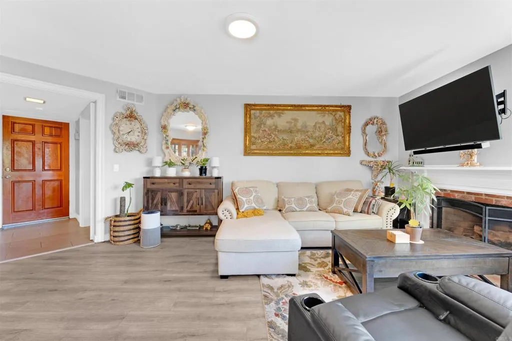 https://cdn.realtyfeed.com/cdn/127/306556977/3ed4153ef03e43f6210a223bacb17304.webp