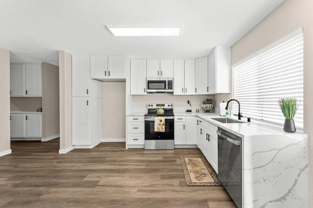 https://cdn.realtyfeed.com/cdn/127/306557006/337327cfa313948ebe2ec0129ffcd917.webp