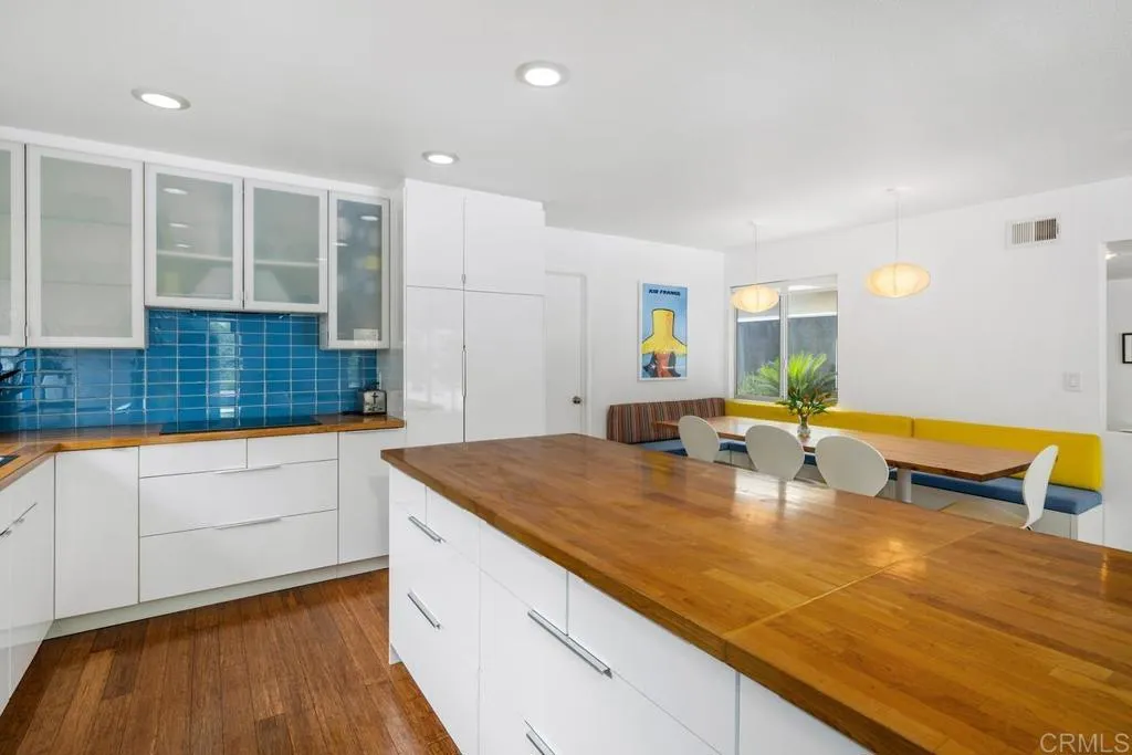 https://cdn.realtyfeed.com/cdn/127/306557059/2fe00b10f0f0758d4d9ba5315046ad5c.webp