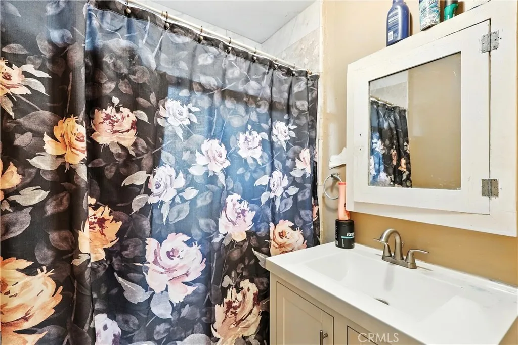 9430 Parmelee Avenue, County - Los Angeles, CA 90002 - Photo 4 of 12, Los Angeles, CA