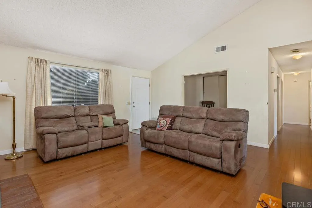 https://cdn.realtyfeed.com/cdn/127/306557127/71c442b5a802f121d4b97d939ae32cf6.webp