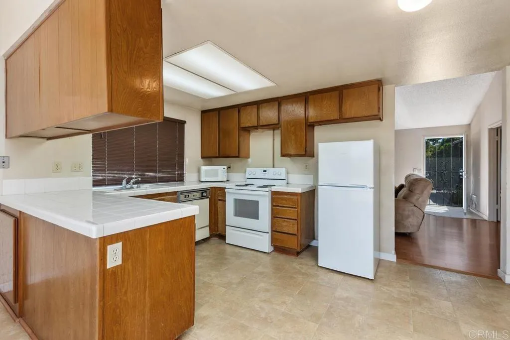 https://cdn.realtyfeed.com/cdn/127/306557127/b1ed5a30f8850e08373b6c6d568a4d38.webp