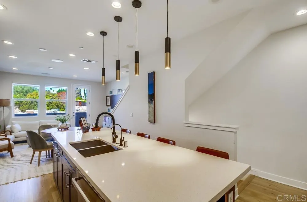 https://cdn.realtyfeed.com/cdn/127/306557183/a90b465561f9a85c848cbe5368c7de41.webp