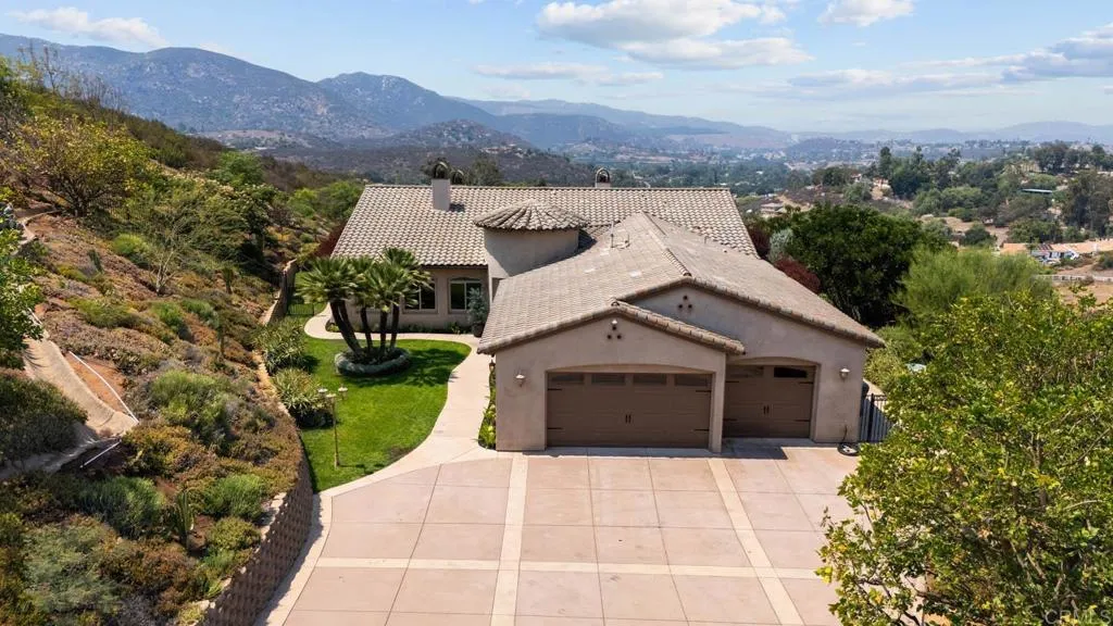 https://cdn.realtyfeed.com/cdn/127/306557266/8e654524c3c78c44b1a5517212aff26a.webp