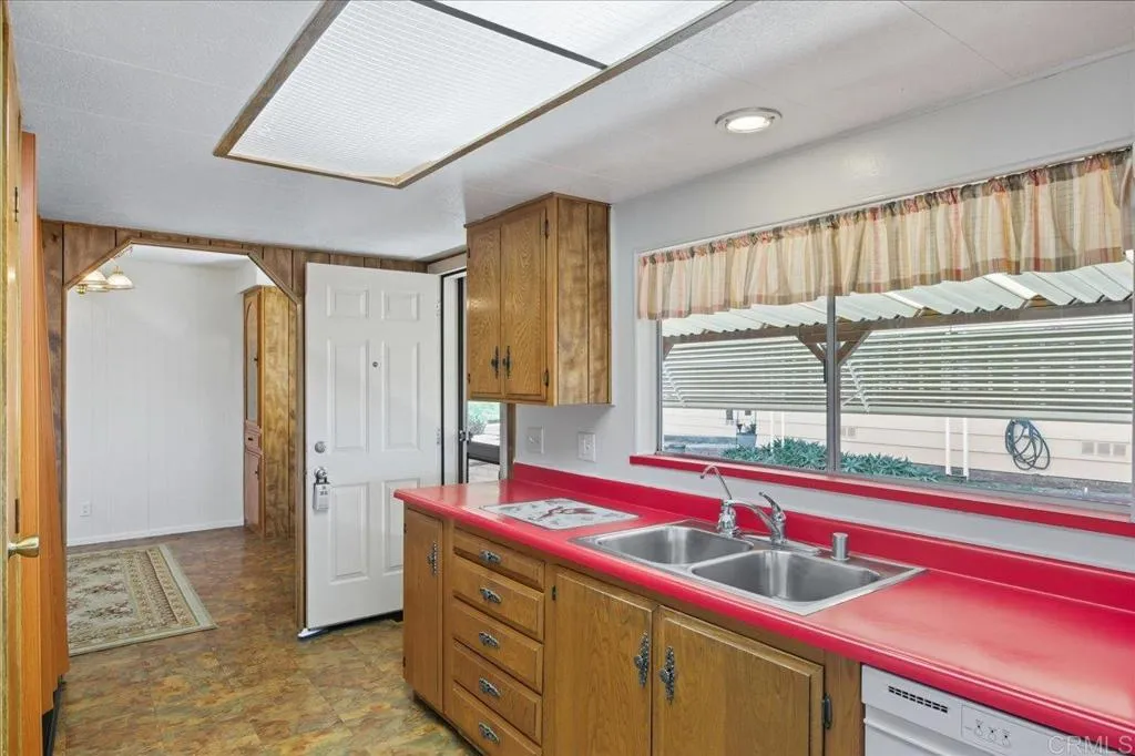 https://cdn.realtyfeed.com/cdn/127/306557268/01e90ad40ab745aeb037bd0ed10c1b6f.webp