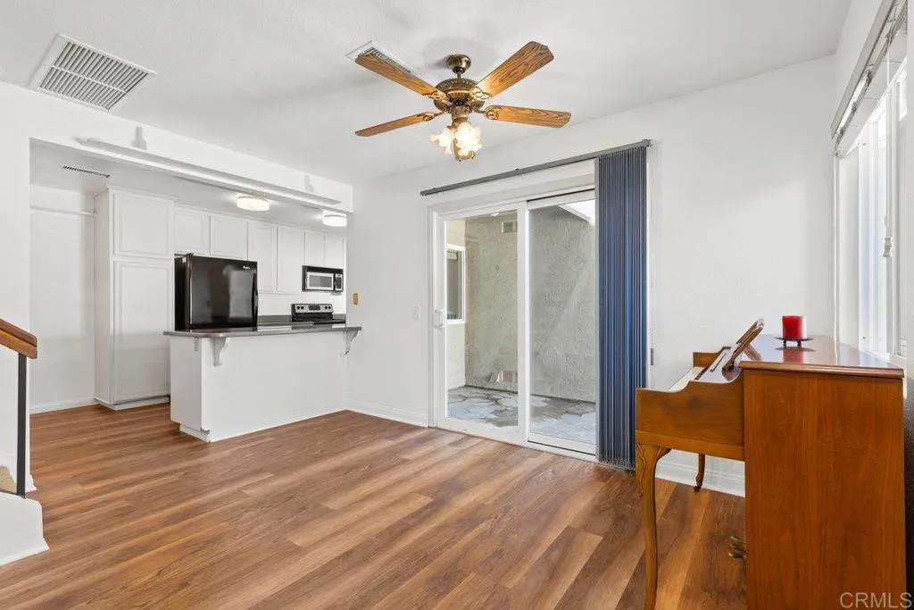 https://cdn.realtyfeed.com/cdn/127/306557286/b68191f01ba18b835f62cdd422430de3.webp
