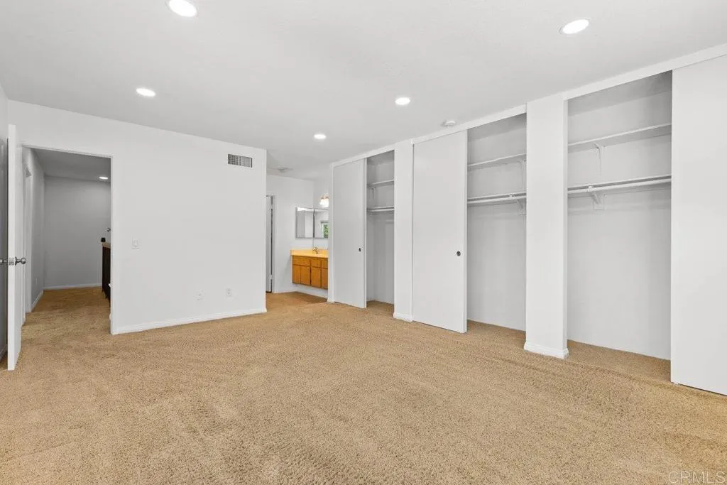 https://cdn.realtyfeed.com/cdn/127/306557286/eb7010873e1723634bbb515073f4f17b.webp