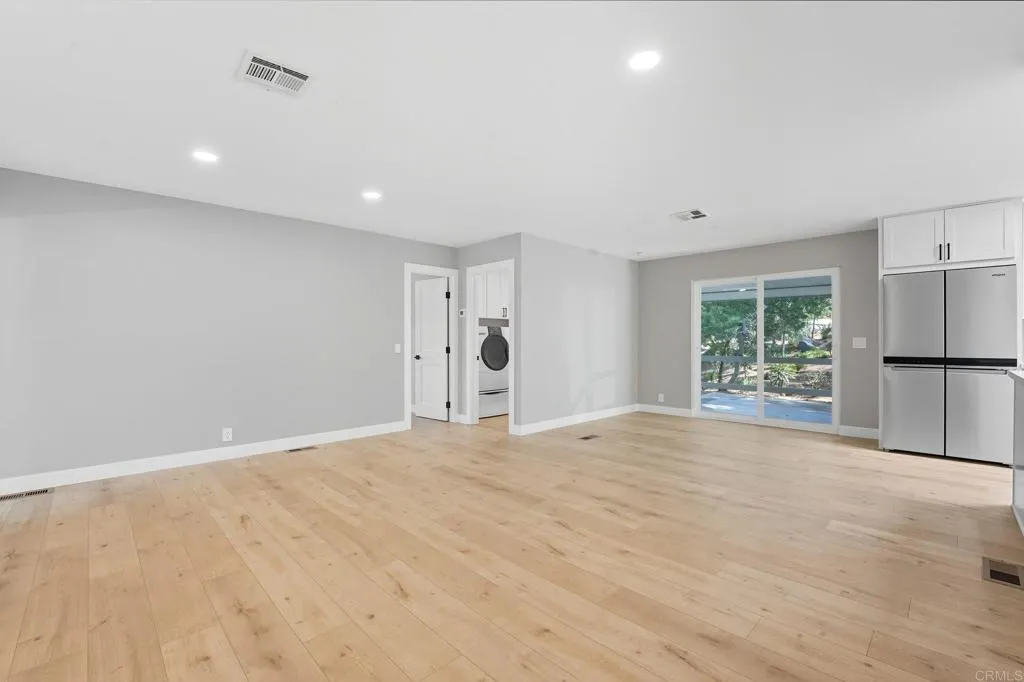 https://cdn.realtyfeed.com/cdn/127/306557325/433f50b428244bfac681b8673b10118c.webp