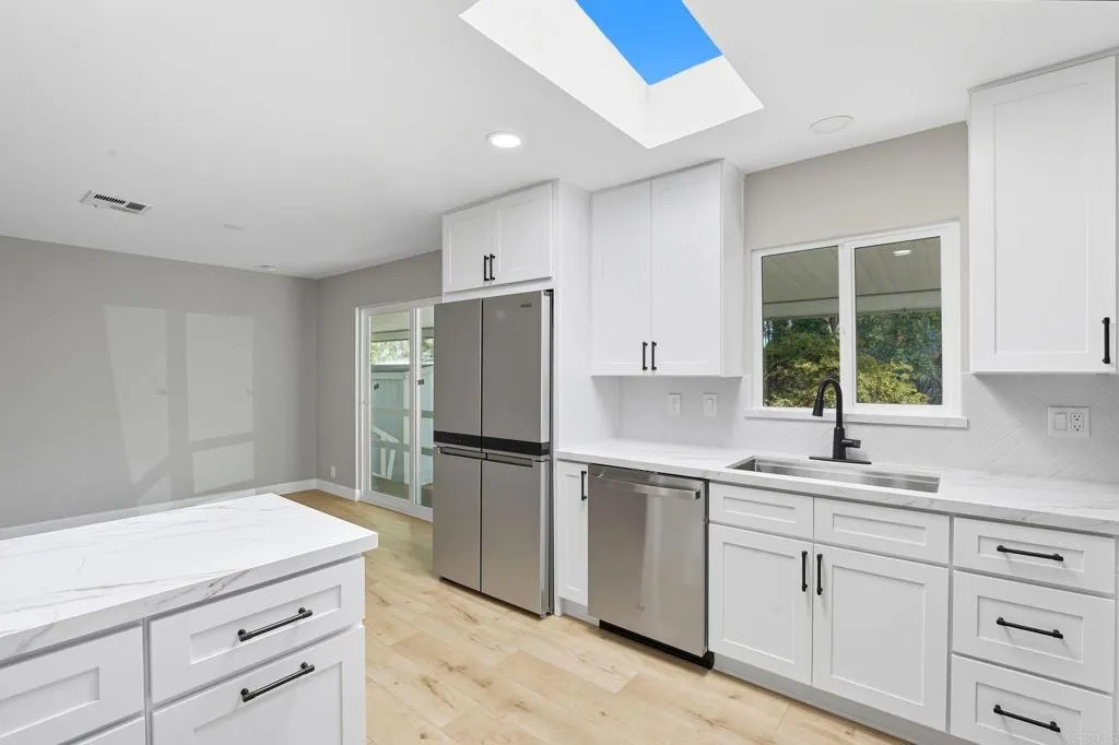 https://cdn.realtyfeed.com/cdn/127/306557325/61e4376b59800a94371d4c3183cd0553.webp