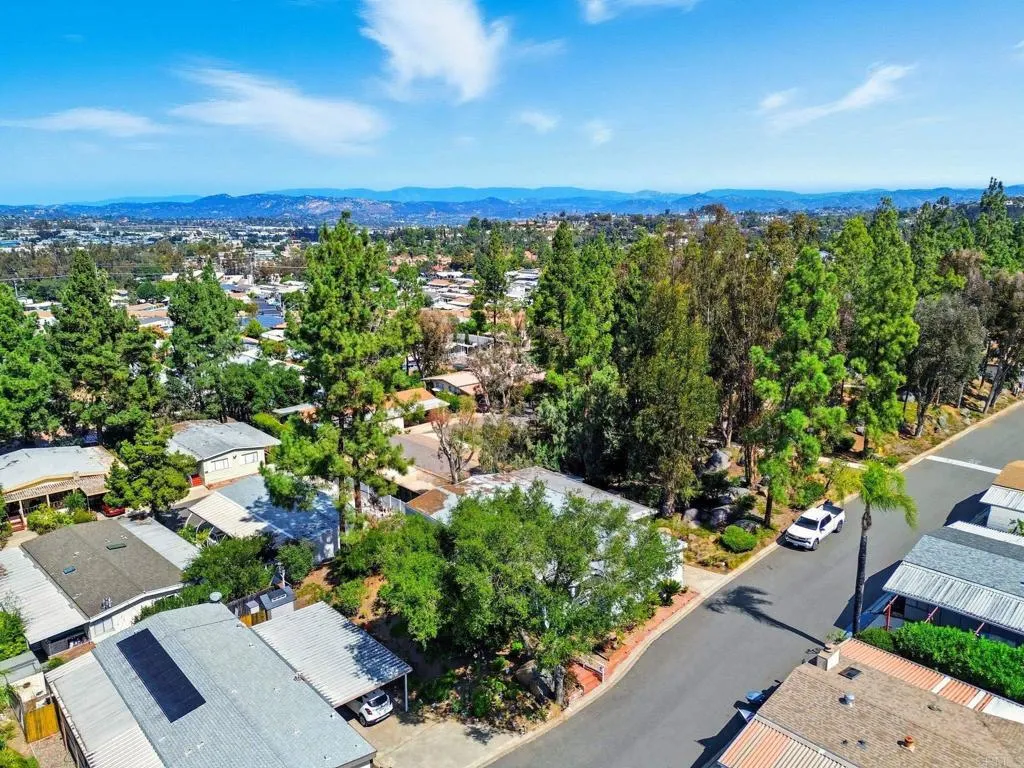 https://cdn.realtyfeed.com/cdn/127/306557325/9bea1f3930d35fd54b1417883430cb34.webp