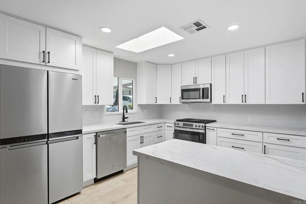 https://cdn.realtyfeed.com/cdn/127/306557325/a5246e7ba6d26908675631d544990963.webp